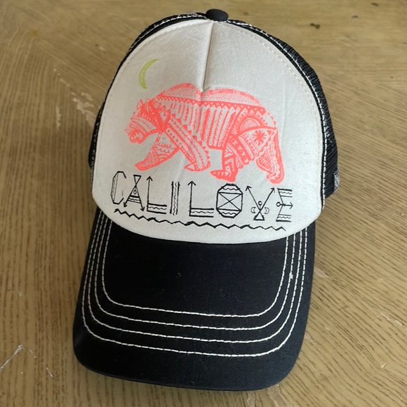 Billabong Accessories - Billabong women’s Calilove w bear ball cap